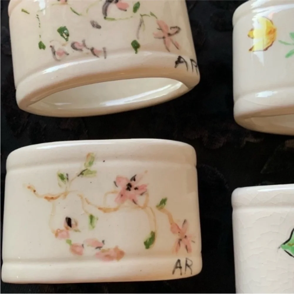 AR Floral porcelain Napkin Rings Set